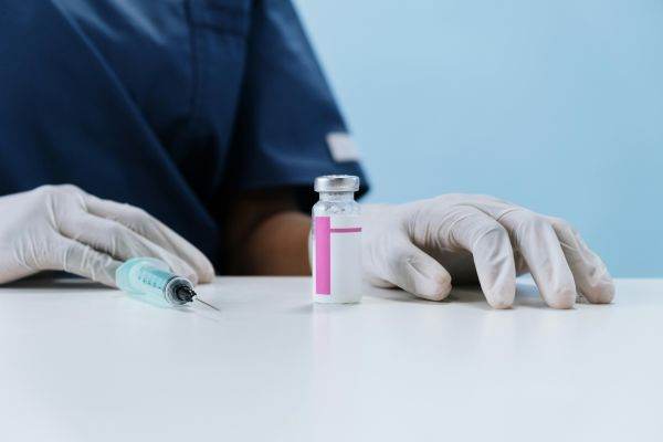 Vaccinarea anti-HPV ar putea preveni până la 90% din cazurile de cancer de col uterin